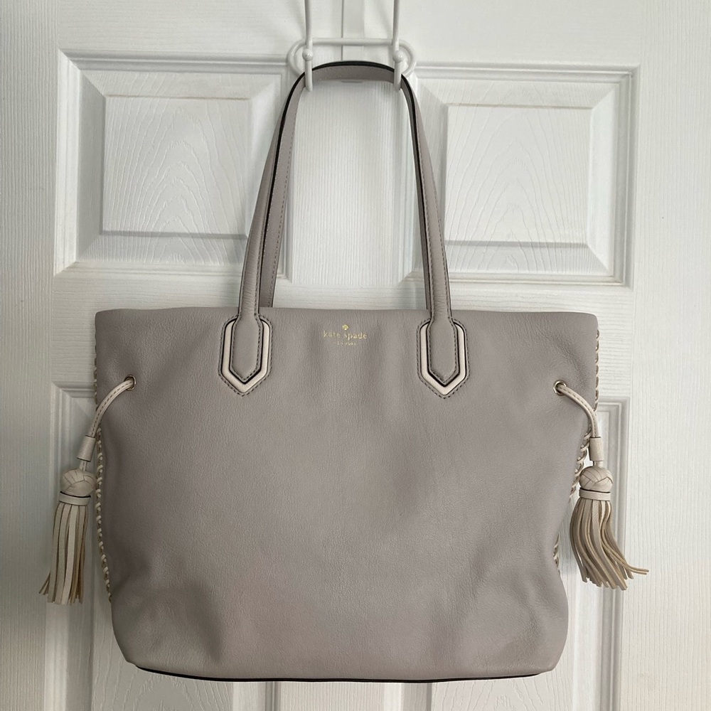 Grey Kate Spade bag with white stitching and zipper top - Picture 1 of 7